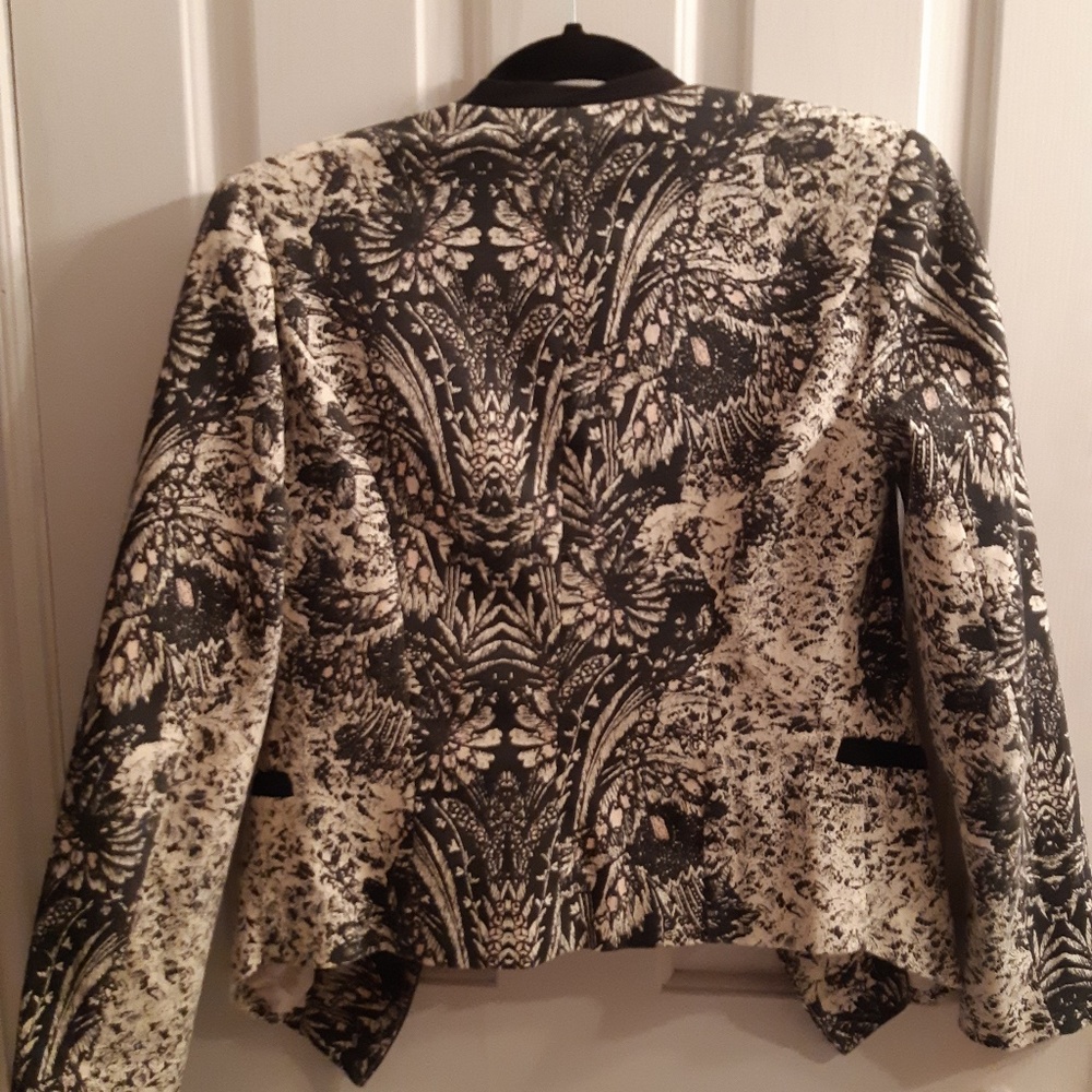 Structured Floral Blazer - Picture 2 of 5